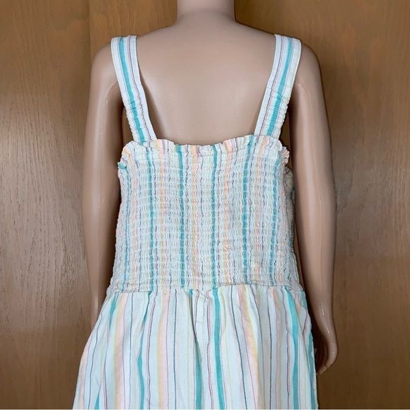 Cat & Jack hippie romper is pastel seersucker with pockets. Farm core smocking - Picture 5 of 10